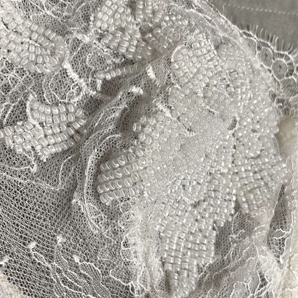 Victoria secret-Elegant Lace Underwire Bra - White - Picture 3 of 9